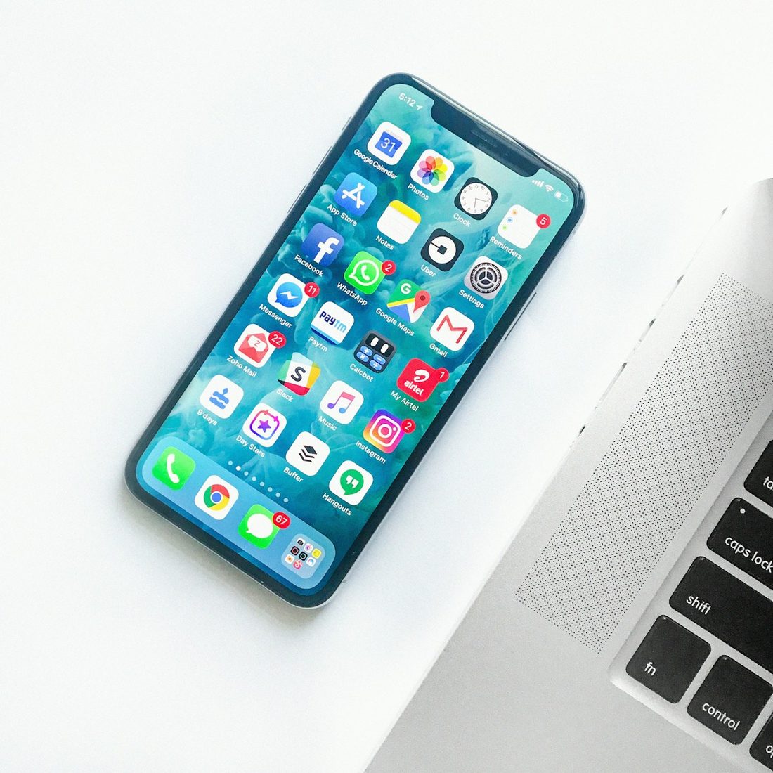 B体育 APP 赛程与赛事列表界面示意